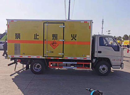 白朗爆破器材运输车技术升级与安全合规新趋势